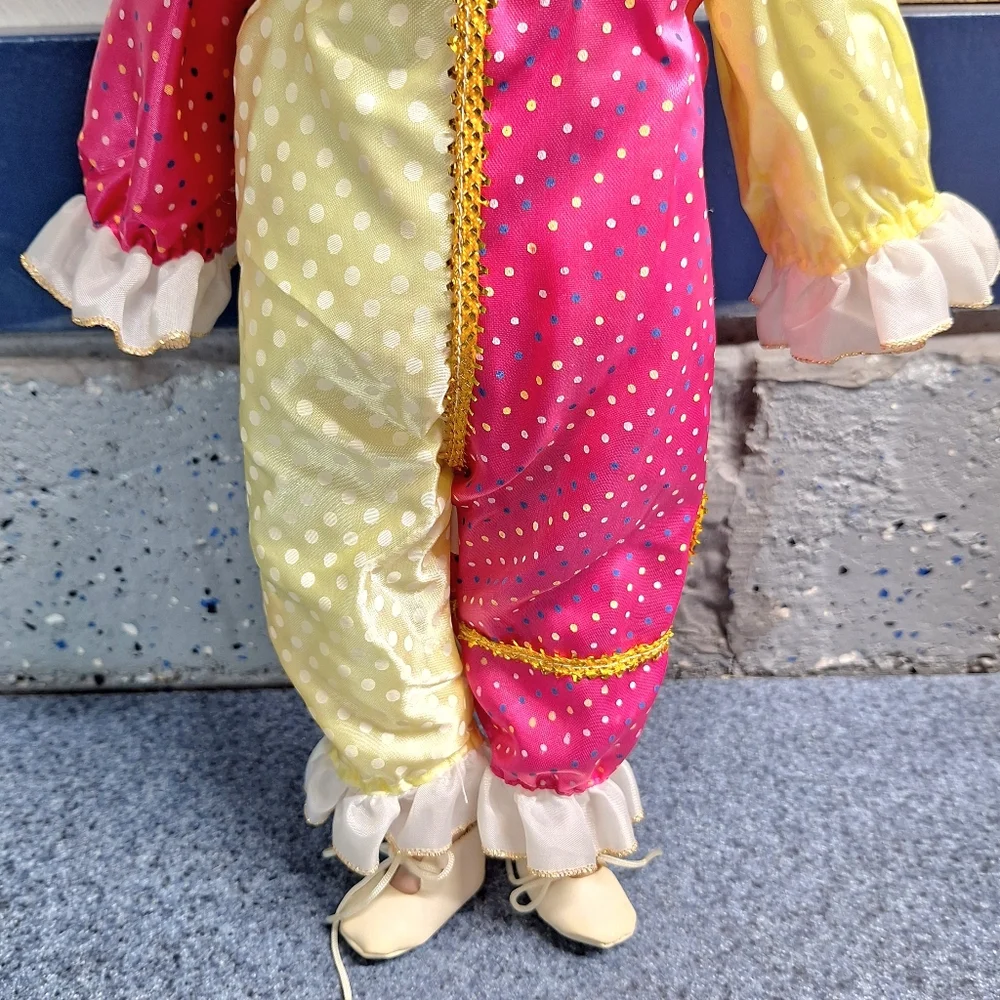 Vintage Interpur International Porcelain Clown Jester Doll, OH#12217, ME#2087 - Picture 4 of 14
